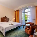 Hotel Palmenhof 4*
